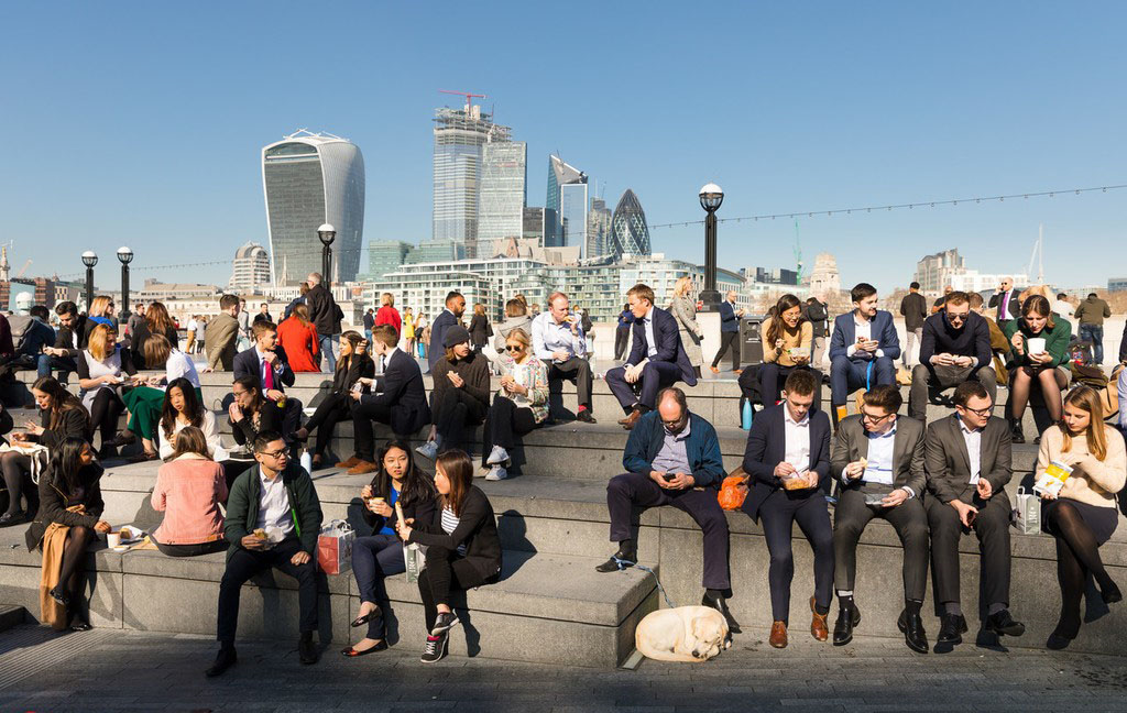 Hàng triệu hộ gia đình tại Anh không kiếm đủ sống